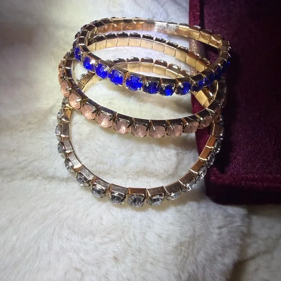 Elegant Gold Tone and Crystal Stretch Bracelet Set - Picture 5 of 7